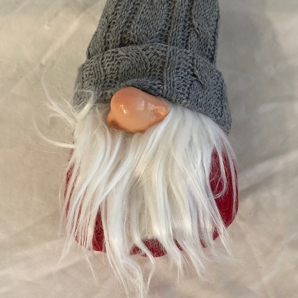 ๐HP๐NEW Nordic Gnome Good Luck Doll Bean Bag Pom Button Nose Red Knitted Hat - Picture 7 of 15